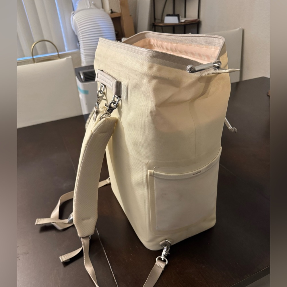 Stanley 20 cans All day Madeleine mini backpack cooler creme Backpack 14.8L - Picture 3 of 12